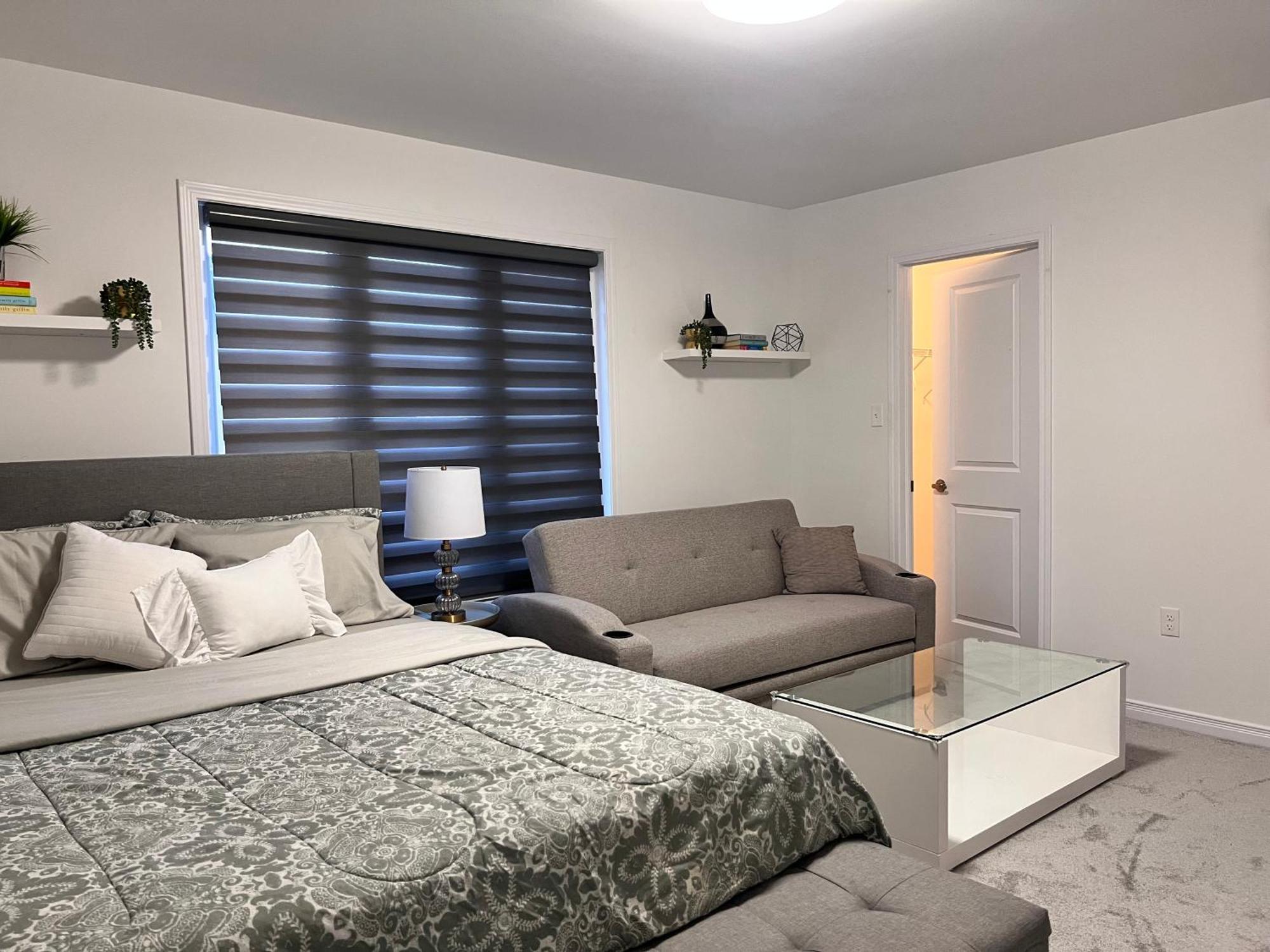 Spacious 4-Bedroom Home, Comfortably Sleeps 10 Barrie Εξωτερικό φωτογραφία