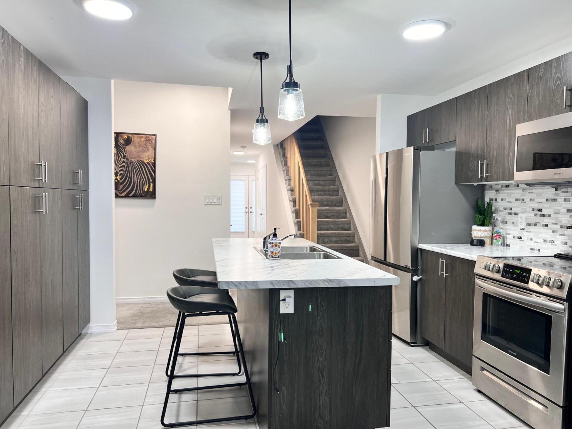Spacious 4-Bedroom Home, Comfortably Sleeps 10 Barrie Εξωτερικό φωτογραφία